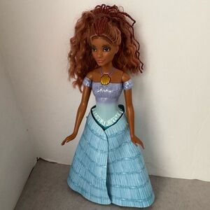 Mattel The Little Mermaid Transforming Ariel Fashion Doll Human to Mermaid